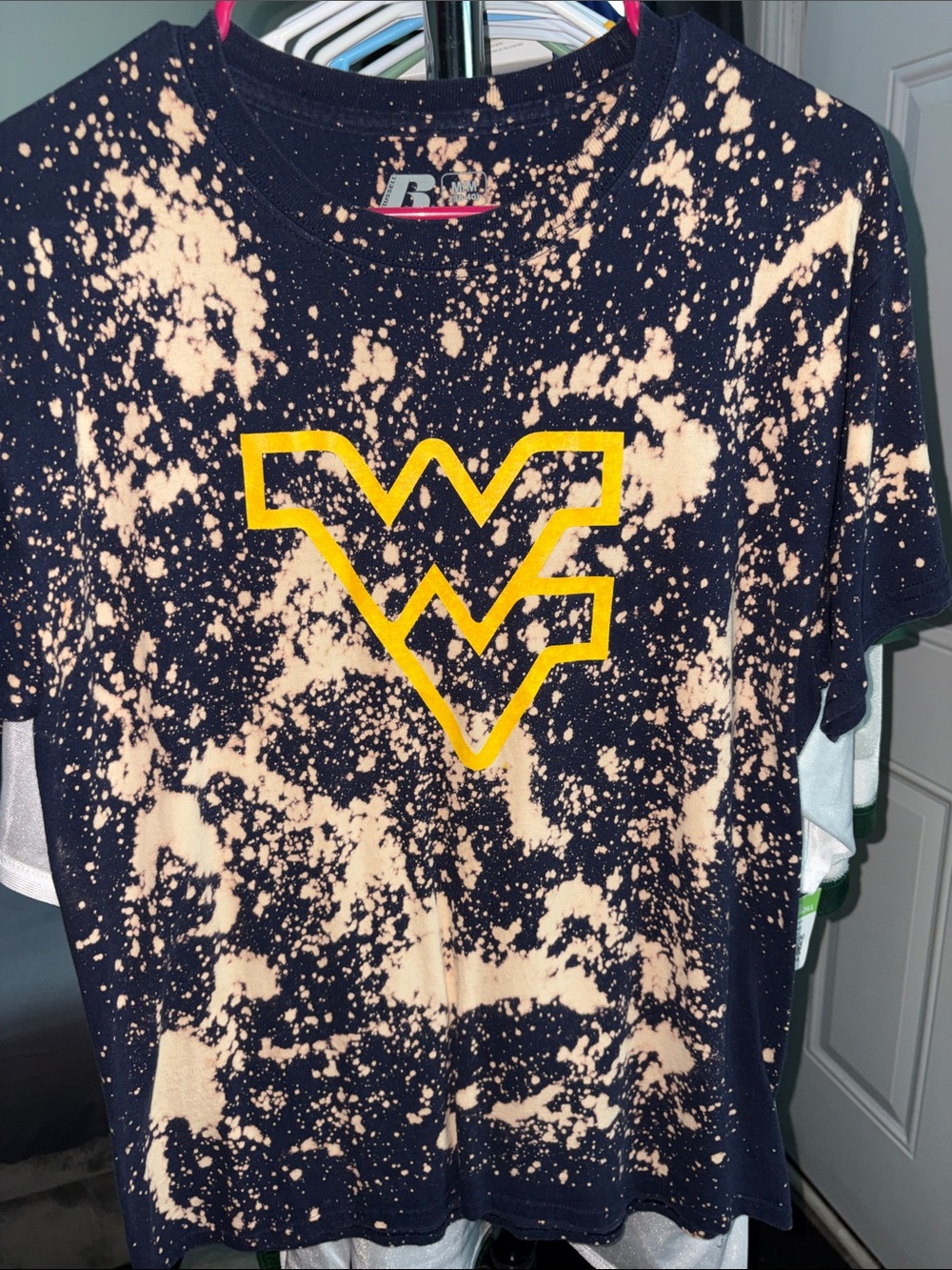 West Virginia Mountaineers "Flying WV" logo Medium